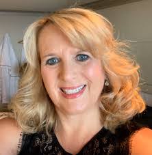 Tara Combs's Instagram, Twitter & Facebook