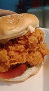 Siapkan 2 roti tawar,olesi dengan saus tomat dan mayonaise, lalu isi dengan tomat, daging burger,irisan bawang bombay,keju, jamur Tepung Goreng Ayam Burger Bandit Crispy Fried Chicken Flour Shopee Malaysia