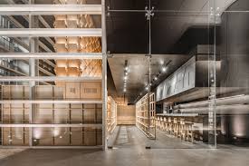 Samurai Armour Informs Esrawe S Tori Tori Restaurant In Mexico City Japanese Restaurant Interior Red Brick House Restaurant