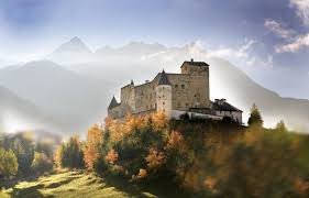Die regionen im dreiländereck österreich, schweiz, italien rücken wieder näher zusammen. Hotel Im Dreilandereck At Ch It Dreilandereck Kathedrale Burg