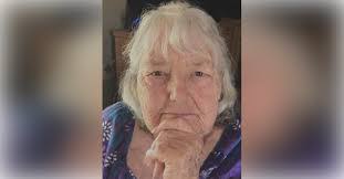 Faye Holmes's Instagram, Twitter & Facebook