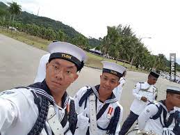 Upaya ini selalu diganggu oleh tentara laut diraja malaysia maupun marine police. Since Evryone Posting Their Job Well I Left Am Tentera Laut Diraja Malaysia Royal Malaysia Navy 9gag