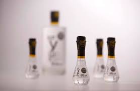 Dok jezdić i voćarski inženjer branko radenković pregledaju svaku sadnicu i. Jezdic Rakija Crna Gora Posts Facebook