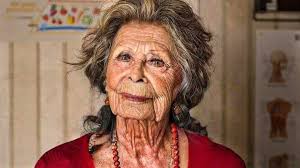 Sophia Loren tiene ahora casi 90 años. Cómo vive es triste, trata de no  cagarte, ¡revisa los comentarios! 👇👇👇