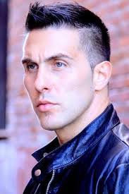 Eric Mcintire's Instagram, Twitter & Facebook