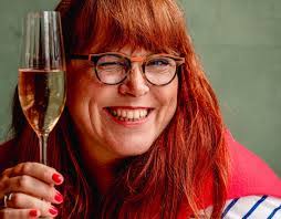 Susan Aretz's Instagram, Twitter & Facebook