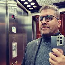 Néstor sacame como que no me doy cuenta... natural. Dale que poso 😉 .  #rosario #almuerzo #pic #invierno #casual #sinfiltro