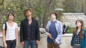 Should this new film be successful, there's a possibility that we'll get to see zombieland return yet again, and if emma stone has it her way, it'll be. Zombieland 2 Kommt Mit Jesse Eisenberg Emma Stone Promiflash De