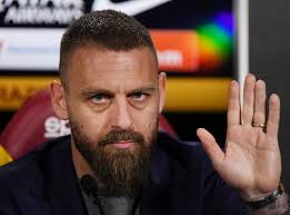 Последние твиты от daniele de rossi (@officialderossi). Daniele De Rossi Roma Stalwart Is Unique And Deserved Better Than Shameful Decision To Abruptly End 18 Year Love Story The Independent The Independent