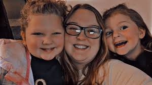 How do I help my mom who is constantly stuck remembering how she found my  dad ? She won't move