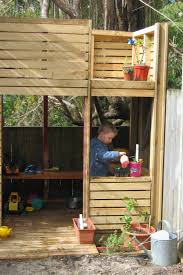 Pallet Playhouse Google Search Diy Playhouse Tree House Plans Play Houses