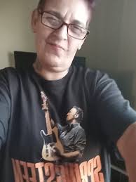 Bruce in a red checked flannel shirt can never be wrong 😍 📷: Paul Kane