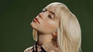 Eilish has become the era's defining new pop star. Sivqylhekr Jjm