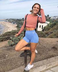 Savannah Wright Fitness On Instagram Happy Sunday Do Something You Love Today In 2021 Savannah Chat Women Wright