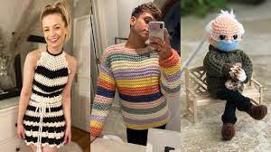 這可不是說笑的啊，tom daley連品牌都有了，名為madewithlovebytomdaley（made with love by tom daley）。每件作品都由tom daley自己一針一線親自編織而成，不但手工精美，更具備職人水準，而且潮流觸覺十分精準，例如一件窄身短擺毛衣背心，其剪裁與用色佈局，的確與英倫潮流新貴stefan cooke作品有着異曲同工. Uqerw3lmaimigm