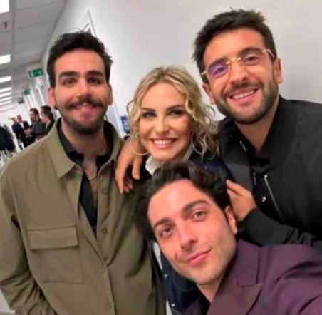 Gary here.... IL VOLO in 2023 with their "God Mother" Antonella Clerici...  host of the 2009 Italian children's talent show Ti Lascio Una Canzone. The  guys have a special love for Antonella
