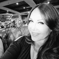 Anna Lorenzana's Instagram, Twitter & Facebook