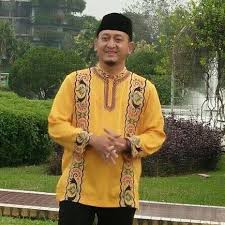 Ustaz zacky mirza memejamkan mata sambil membaca kalimat tahlil beberapa kali. Zacky Mirza Home Facebook