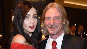Die beiden leben eine öffentliche liebe, mit skurrilen momenten. Ex Gntm Kandidatin Nathalie Volk Aussert Sich Zu Babywunsch Mit Frank Otto