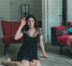 بفستان قصير ومثير لينا أحمد الفيشاوي تثير الجدل صور اوان مصر