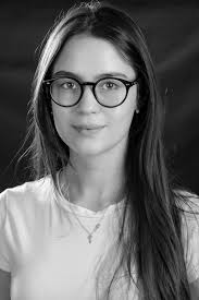 Beleza Natural em Preto e Branco** A simplicidade e a força de um retrato  bem iluminado. A luz modela os traços, revela a personalidade e transforma  o ordinário em extraordinário. O preto