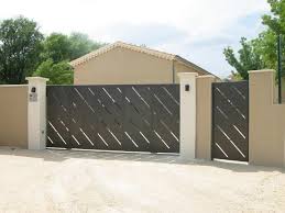 Serrurerie Ferronnerie A Ales Fabrication Sur Mesure Et Pose De Ferronneries Traditionnelles Et Mode House Gate Design Gate Designs Modern Front Gate Design