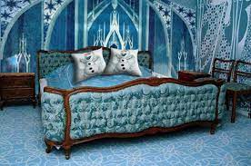 Pin By Shirayuki Hime Ichiharu On Fit For A Disney Princess Disney Bedrooms Frozen Bedroom Girly Bedroom