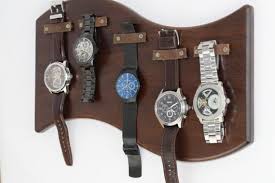 Curved Walnut Hanging Watch Display Leather Strap Magnetic Holder 5 Watch Display Watch Display Leather Picture Frame Decor