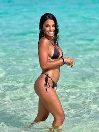 Antonela Roccuzzo, Messis wife, goes viral with sizzling bikini photo