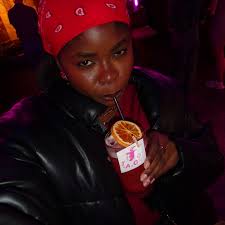 What's your favourite step in your makeup routine? For me, it's the LIPSSSS  💋 ✨do my makeup with me in pictures✨ @veebeauty.cosmetics @lagirlcosmetics  @rebirthedmakeup @kissbeauty.oficial @bennyemakeup @soooprocosmetics.shop