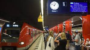 Check spelling or type a new query. S Bahn Munchen Erneut Notfahrplan Wegen Streik Der Gdl Munchen Sz De