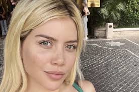 Wanda Nara in Bathing Suit is "Without Fear of Anything" — Celebwell