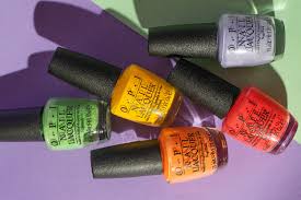 Léto je konečně tady, což znamená, že je čas pořídit si tu nejhezčí letní manikúru! Nejlepsi Letni Barvy Na Nehty Pro Rok 2021 Gulu Cz