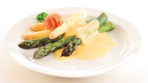 Salade d'asperges blanches, asperges blanches rôties, risotto aux asperges blanches d'alsace et au safran. Asperges Vertes Et Blanches Recettes Miele