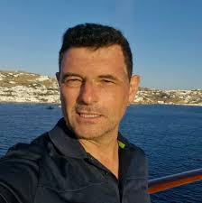 Smaller quiet towns for upscale lodging and cafes