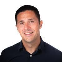 Robert Weisz's Instagram, Twitter & Facebook