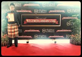 Fakultas dakwah dan komunikasi memiliki satu program studi, yakni komunikasi dan penyiaran islam jenjang strata satu (s1). Setinggi Tinggi Fakulti Bahasa Dan Komunikasi Fbk Facebook