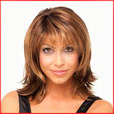 Boby fryzury 2018 via kynsley.info. Modische Frisuren Halblang Blond Gestuft Haare Mit Pony Frisuren Halblang Mittellange Haare Frisuren Einfach Modische Frisuren
