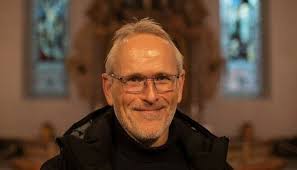 Oslokirken forfaller. Kirkebyggene er fulle av fukt og sopp. Gamle  takmalerier flasser, takstein faller ned