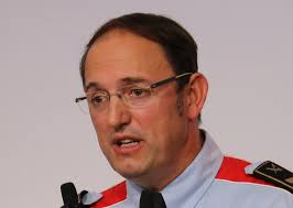 Josep Maria Estela enllesteix la nova cúpula dels Mossos