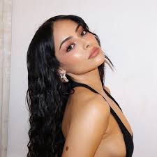 Aubri Gorgeous @aubribrag for the Golden Globes cocktail party for the  London film fest. Make up and photos