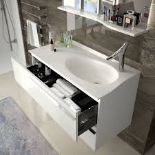 Ce meuble aux lignes épurées est tout simplement à suspendre et contient tous les composants d'installation. Meuble Salle De Bain Les Nouveautes Du Moment Cote Maison