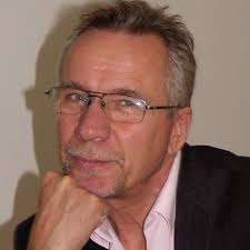 VARGA LÁSZLÓ: Olvasom, hogy Kocsis Máté szerint a Kunhalmi Ágnes és Szabó  Tímea által viselt kettes szám a legjobb osztályzatukat demonstrálja.  Nézzük csak! Kocsis Máté a Pázmányon vègzett, ami a leggyengébb