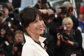 Et provoqué ainsi de très nombreuses réactions le plus souvent favorables à son non. Vu D Italie Refuser La Legion D Honneur Chapeau Sophie Marceau
