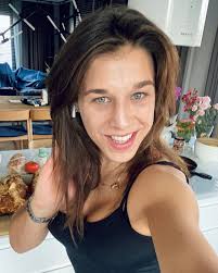 Cudownej niedzieli💋 Ja wyruszam w kilkudniową podróż🚘 Koniec obijania  sie, to czas na mocne działania🚀 Spokoju Wam życzę i radości☀️ 👸🏻  #alwaysworking