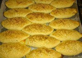 فطائر تركية رائعة بالجبنة بعجينة حريرية من سلافة بالصور من soulafa recipe food hamburger bun hamburger