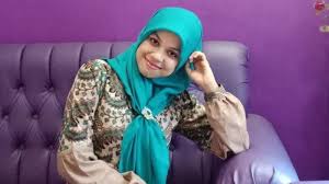 Kabupaten bireuen juga terkenal dengan ragam kulinernya, di antaranya mie kocok geurugok, rujak manis kutablang dan bakso gatok kuta blang, sate matang, bu sie itek bireuen dan nagasari kota juang. Devia Guru Fisika Yang Ikut Tarian Massal Di Istana Negara Serambi Indonesia