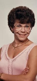 Elouise Lang's Instagram, Twitter & Facebook