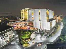 Xencelabs team in NYC getting ready for MoCCA Fest! Two long days of sketch  night with the society of illustrators and a B&H edu event in Brooklyn.  They needed an ice cream