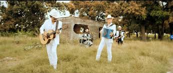Referirse a los dos carnales , es hablar de la nueva era de la música regional mexicana, grupo integrado por los hermanos alfonso jr quezada alfonso e imanol quezada , han ido a paso lento, pero seguro en el camino de la música, por ello diariamente luchan por conseguir un lugar en el. Exclusiva Con Los Dos Carnales Miniondas Newspaper Y Farandulausa Magazine